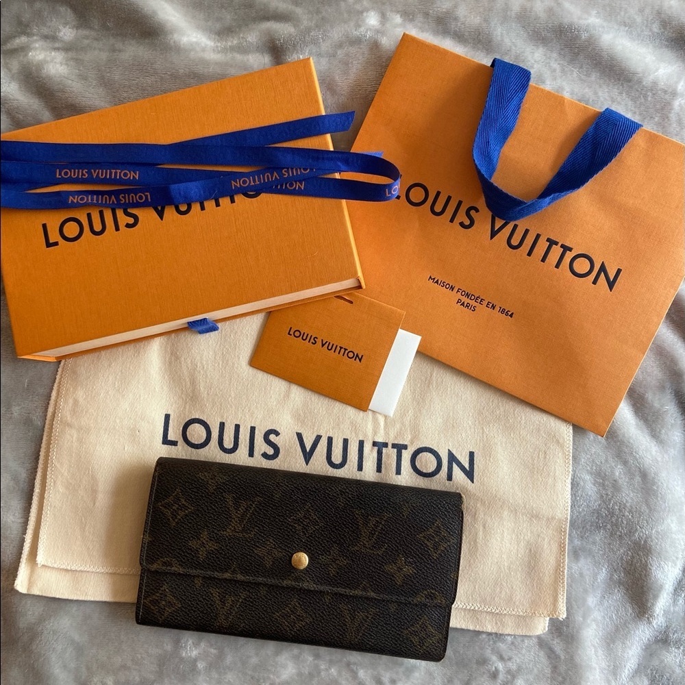 Authentic Vintage Louis Vuitton Sarah wallet